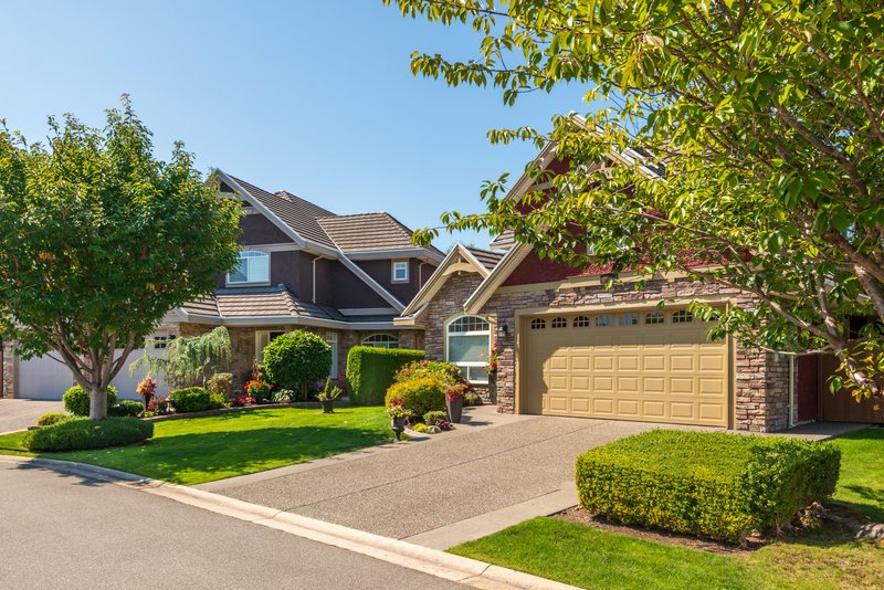 frente de casa con cochera en un fraccionamiento de Puebla